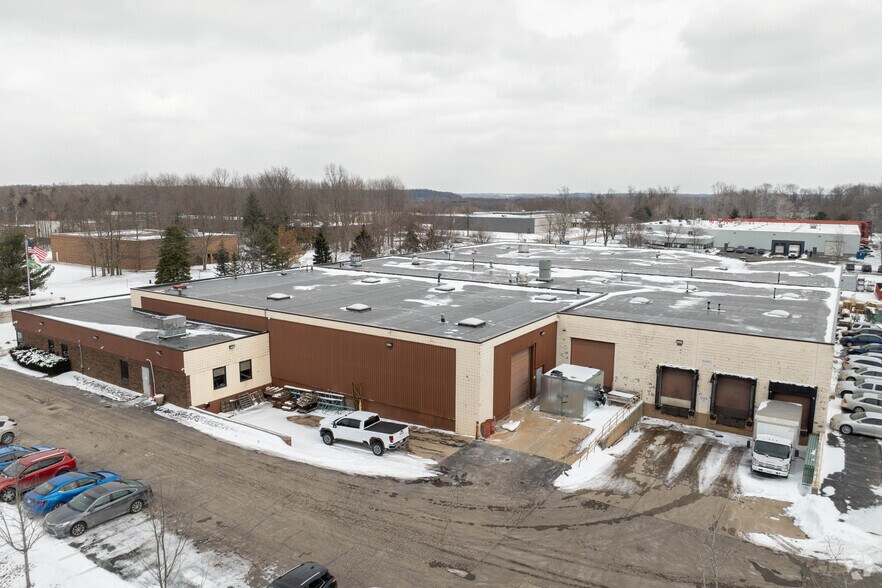 2300 E Enterprise Pky, Twinsburg, OH à louer - Photo du bâtiment - Image 2 de 8
