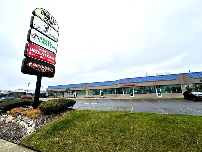 Plus de détails pour 5790-5832 Highland Rd, Waterford, MI - Commerce de détail à louer