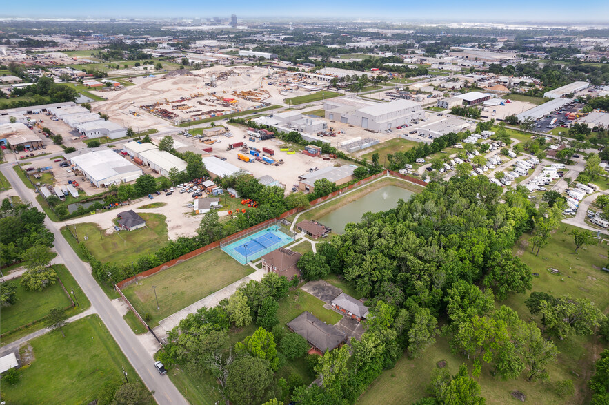 1631 Gault Rd, Houston, TX for sale - Building Photo - Image 3 of 11