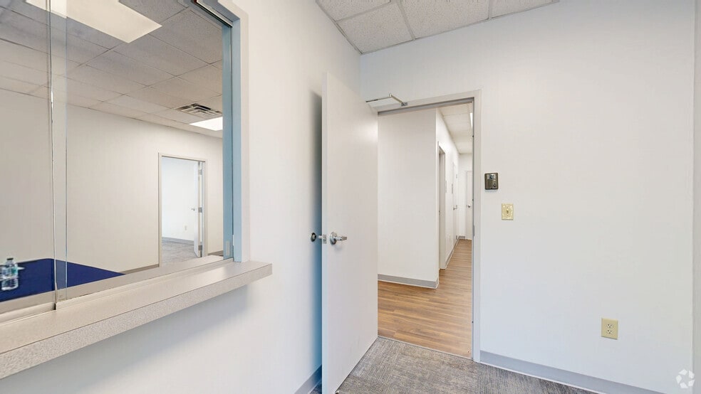 125 Southside Ct, McDonough, GA for lease - Matterport 3D Scan - Image 3 of 43