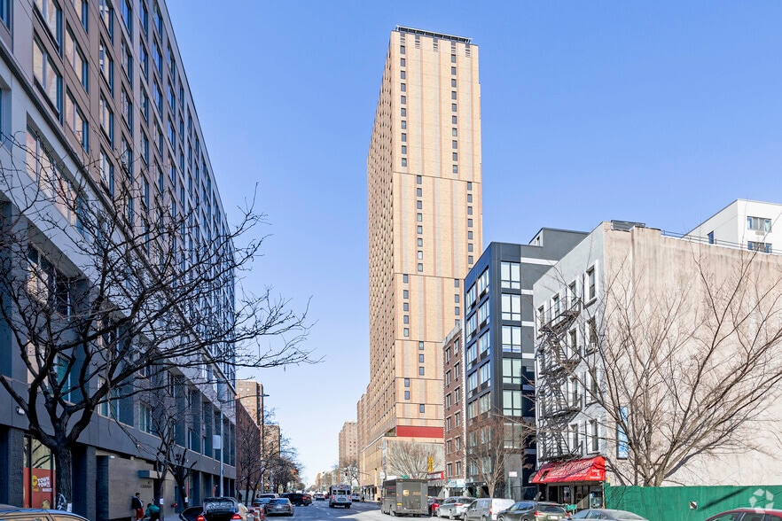 1681 Madison Ave, New York, NY for lease - Primary Photo - Image 1 of 10