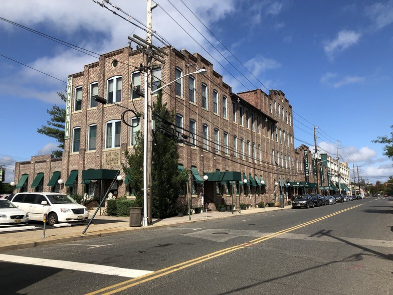 2-40 Bridge Ave, Red Bank, NJ for lease - Primary Photo - Image 1 of 6
