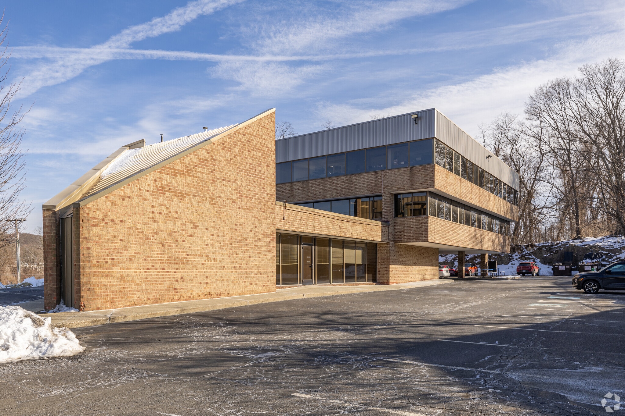 108 Mill Plain Rd, Danbury, CT for lease Primary Photo- Image 1 of 14