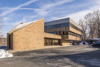 Plus de détails pour 108 Mill Plain Rd, Danbury, CT - Bureau/Commerce de détail à louer