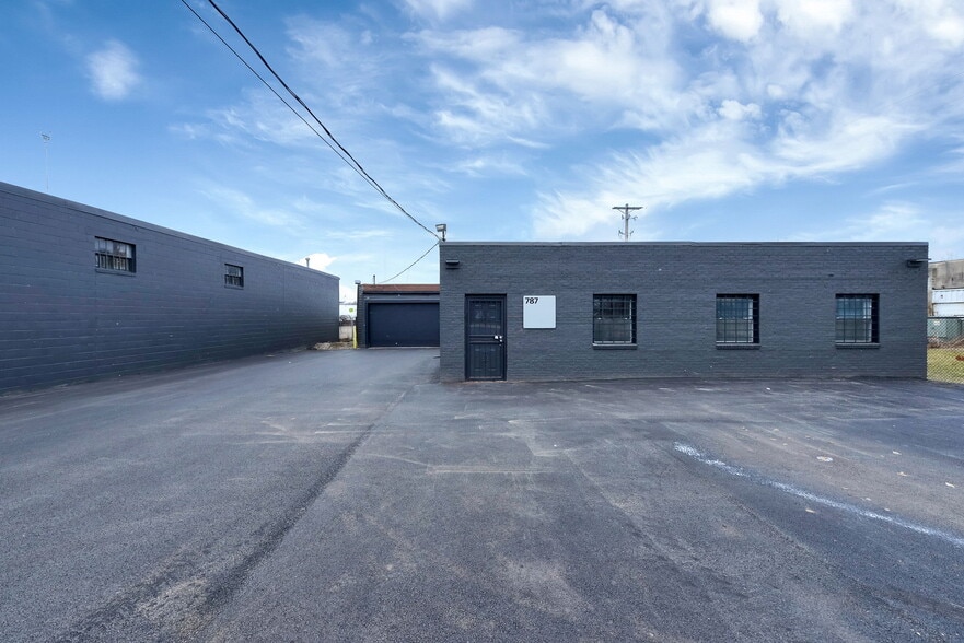 787 Harmon Ave, Columbus, OH for lease - Building Photo - Image 3 of 13