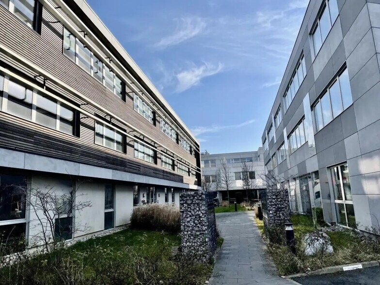 1 Rue De La Couture, Marcq-en-Baroeul à louer - Photo du bâtiment - Image 2 de 24