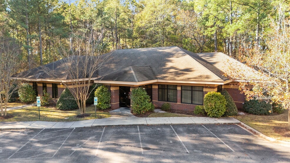 2223 Hemby Ln, Greenville, NC for sale - Primary Photo - Image 1 of 73