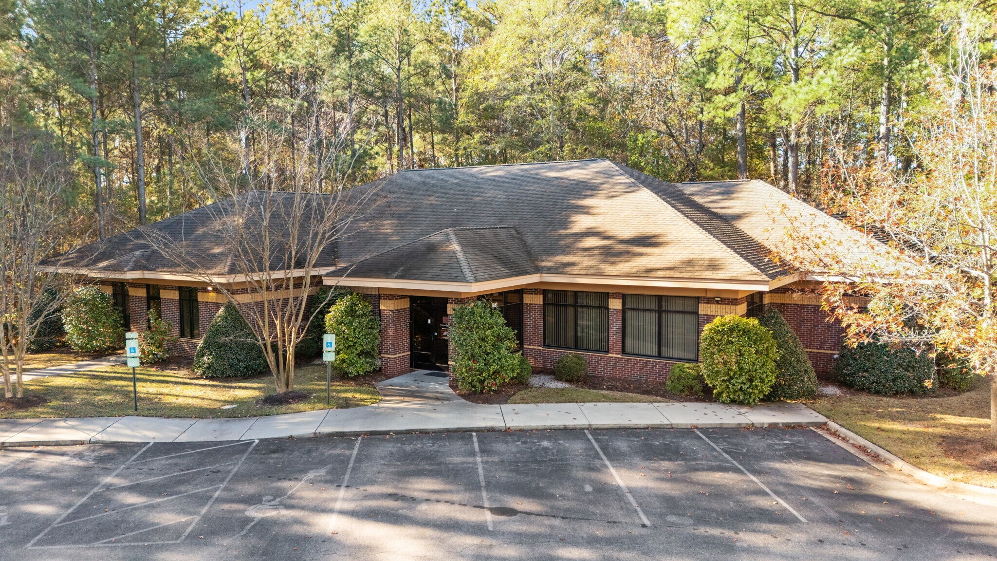 2223 Hemby Ln, Greenville, NC for sale Primary Photo- Image 1 of 74