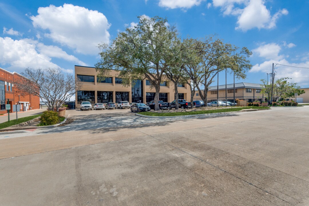 15800 Dooley Rd, Addison, TX à vendre Photo du bâtiment- Image 1 de 33