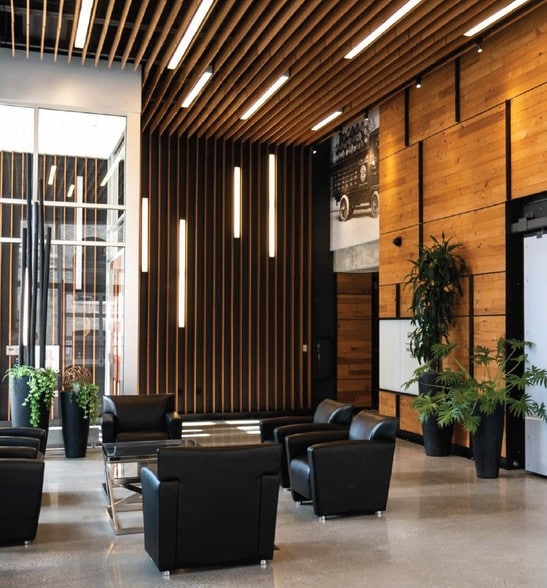 1036 W Juneau Ave, Milwaukee, WI for lease - Lobby - Image 2 of 10