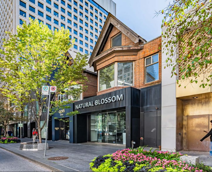 89 Bloor St W, Toronto, ON for lease - Primary Photo - Image 1 of 1