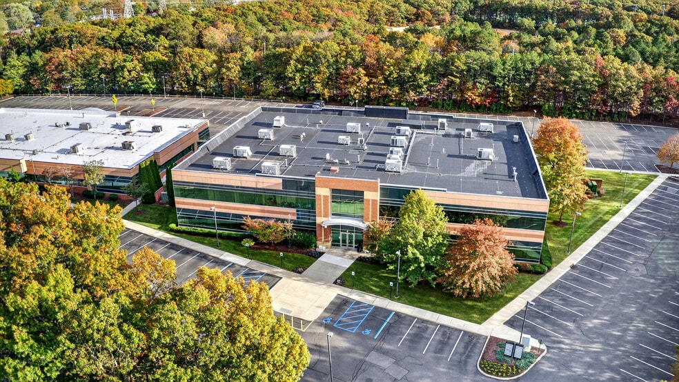 4 Technology Dr, Setauket, NY à vendre - Photo du bâtiment - Image 2 de 8
