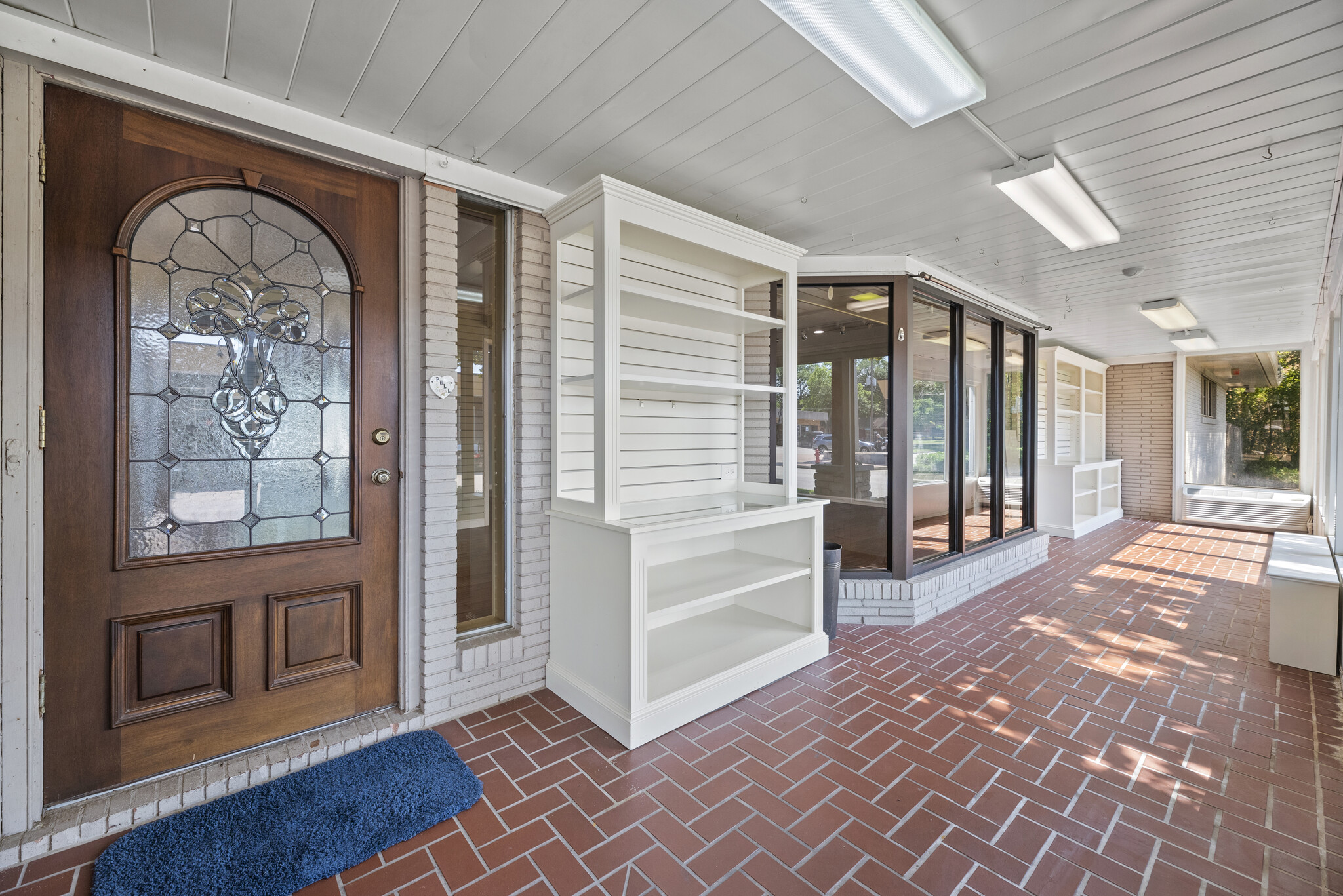 1001 Avenue A, Katy, TX for lease Primary Photo- Image 1 of 45