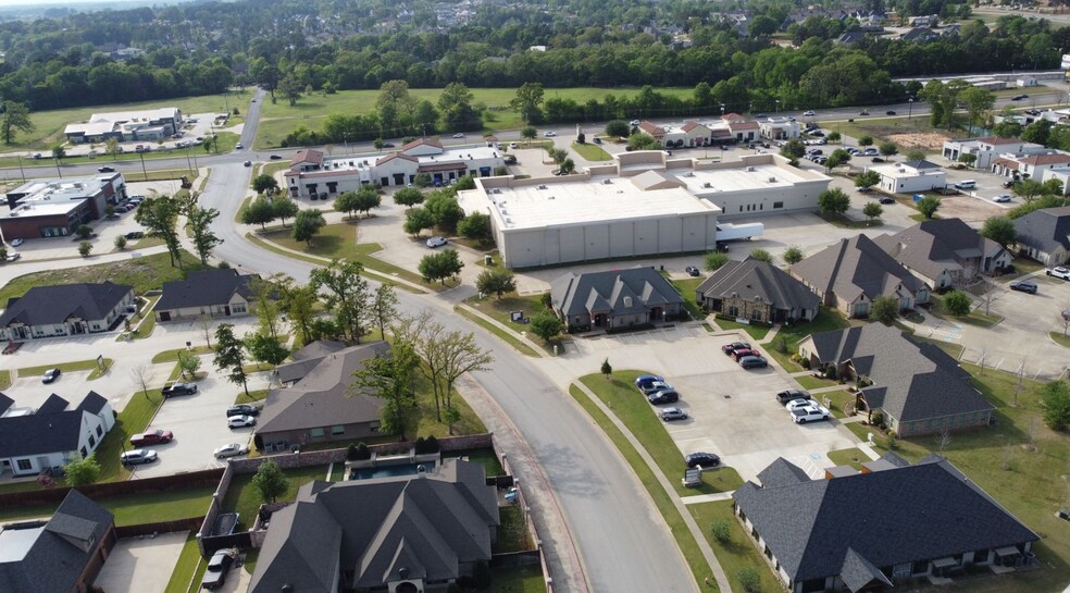 2339 Dueling Oaks, Tyler, TX à louer - Aérien - Image 3 de 8