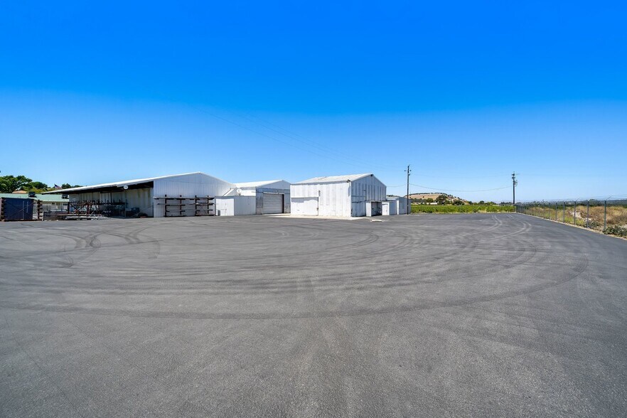 2320 Ramada Dr, Paso Robles, CA à louer - Photo du bâtiment - Image 3 de 19