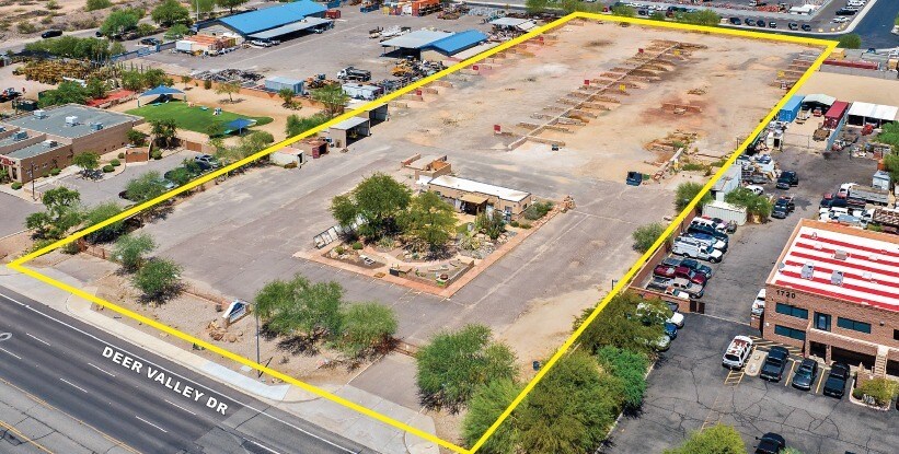 1638 Deer Valley Rd, Phoenix, AZ à louer - Photo du bâtiment - Image 1 de 6