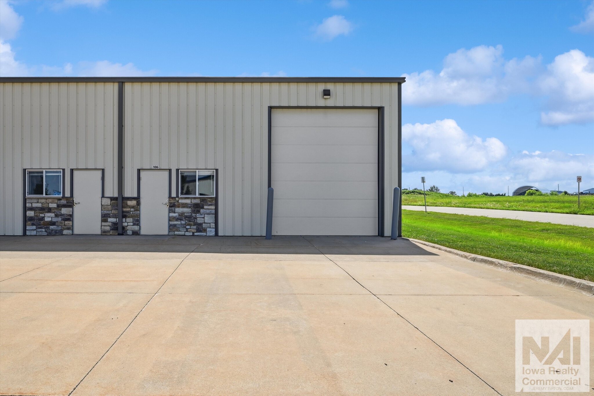 4151 3rd Ave, Marion, IA for lease Interior Photo- Image 1 of 14