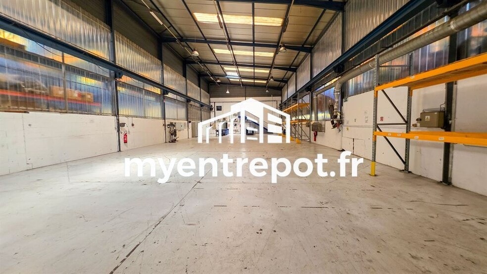 Avenue Andre Roussin, Marseille for sale - Interior Photo - Image 2 of 6