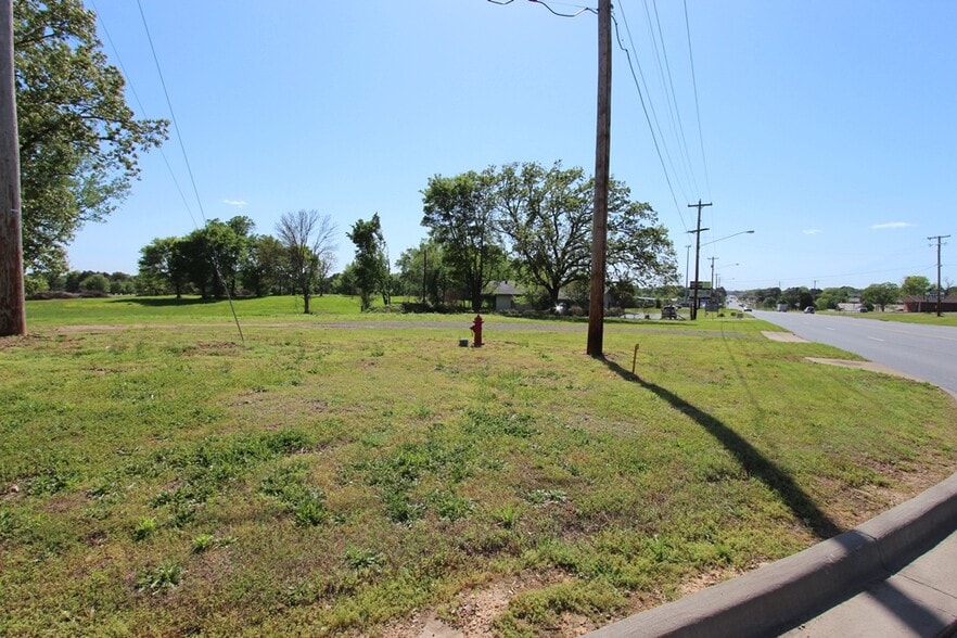 2485 Oak Street, Conway, AR à vendre - Photo du bâtiment - Image 3 de 17