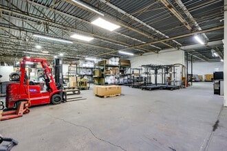 5025-5035 Sharp St, Dallas, TX for lease Interior Photo- Image 2 of 7