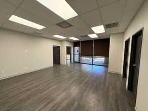 1925-1939 N Great Southwest Pky, Grand Prairie, TX à louer Photo intérieure- Image 1 de 2