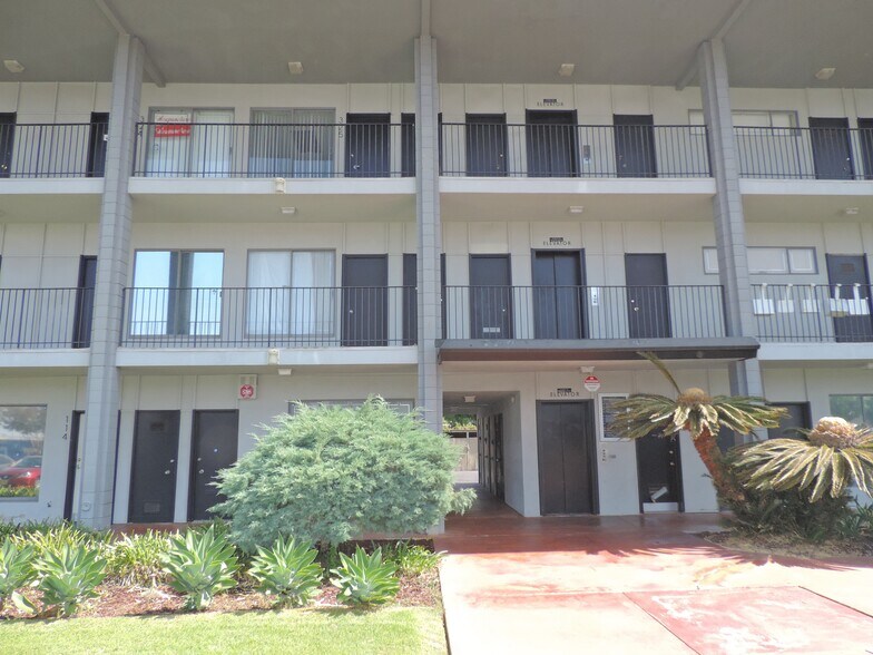 1433 W Merced Ave, West Covina, CA à louer - Photo du bâtiment - Image 2 de 2