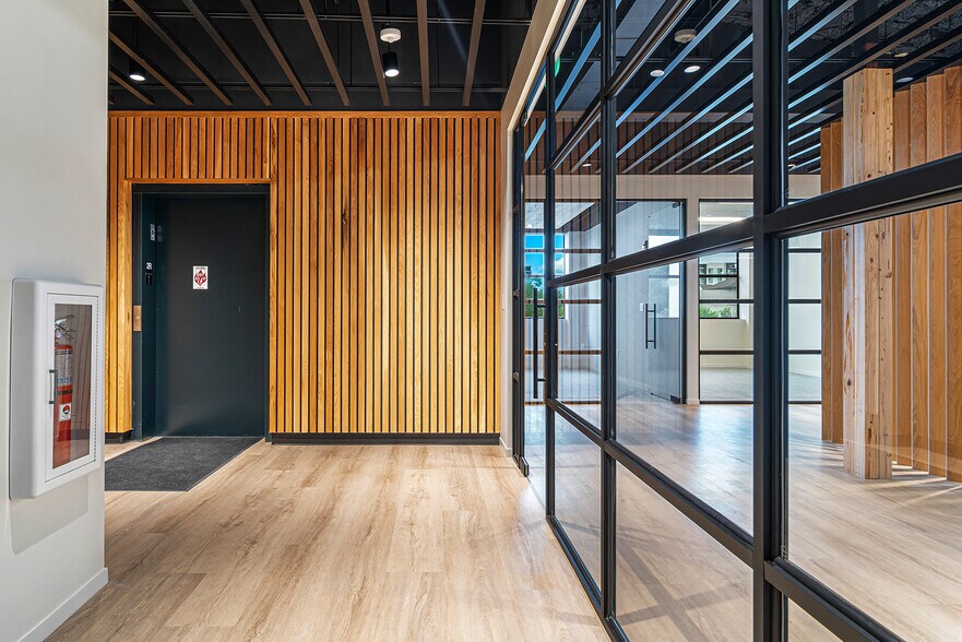 885 N Railroad Ave, West Palm Beach, FL à louer - Photo du bâtiment - Image 3 de 26