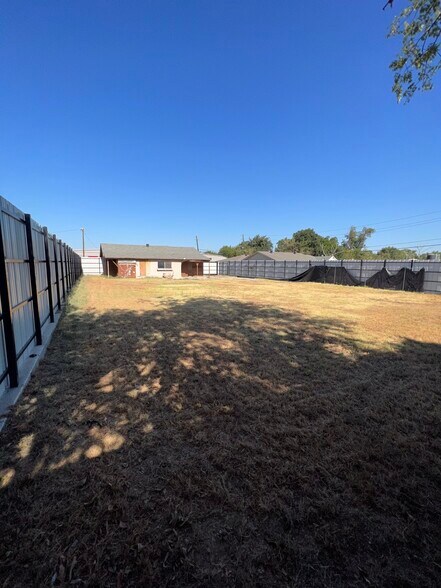 11462 Newkirk St, Dallas, TX à vendre - Photo du bâtiment - Image 2 de 29