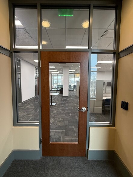 575 Fallbrook Blvd, Lincoln, NE for lease - Building Photo - Image 3 of 25