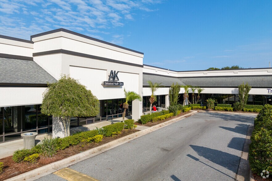 5575 S Semoran Blvd, Orlando, FL à louer - Photo principale - Image 1 de 10