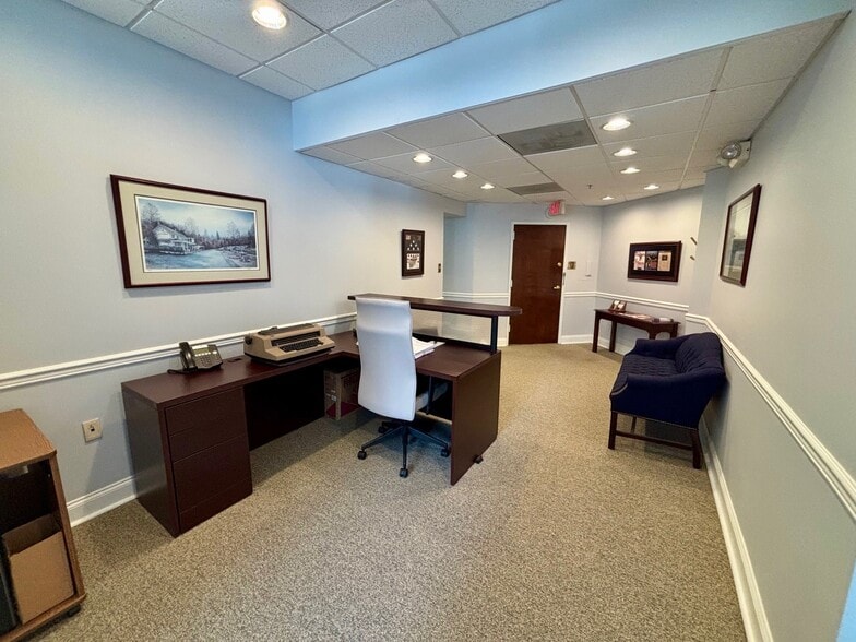 2401 Pennsylvania Ave, Philadelphia, PA for sale - Interior Photo - Image 3 of 11