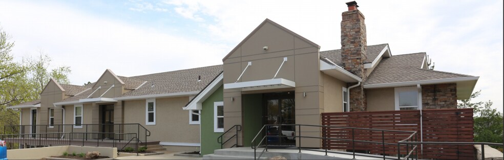 2601 NE Kendallwood Pky, Gladstone, MO à louer - Photo du bâtiment - Image 1 de 8