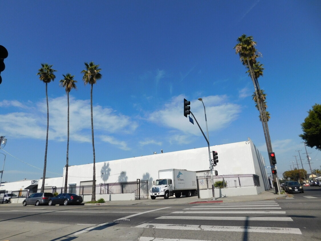 365 E Jefferson Blvd, Los Angeles, CA for lease Building Photo- Image 1 of 9