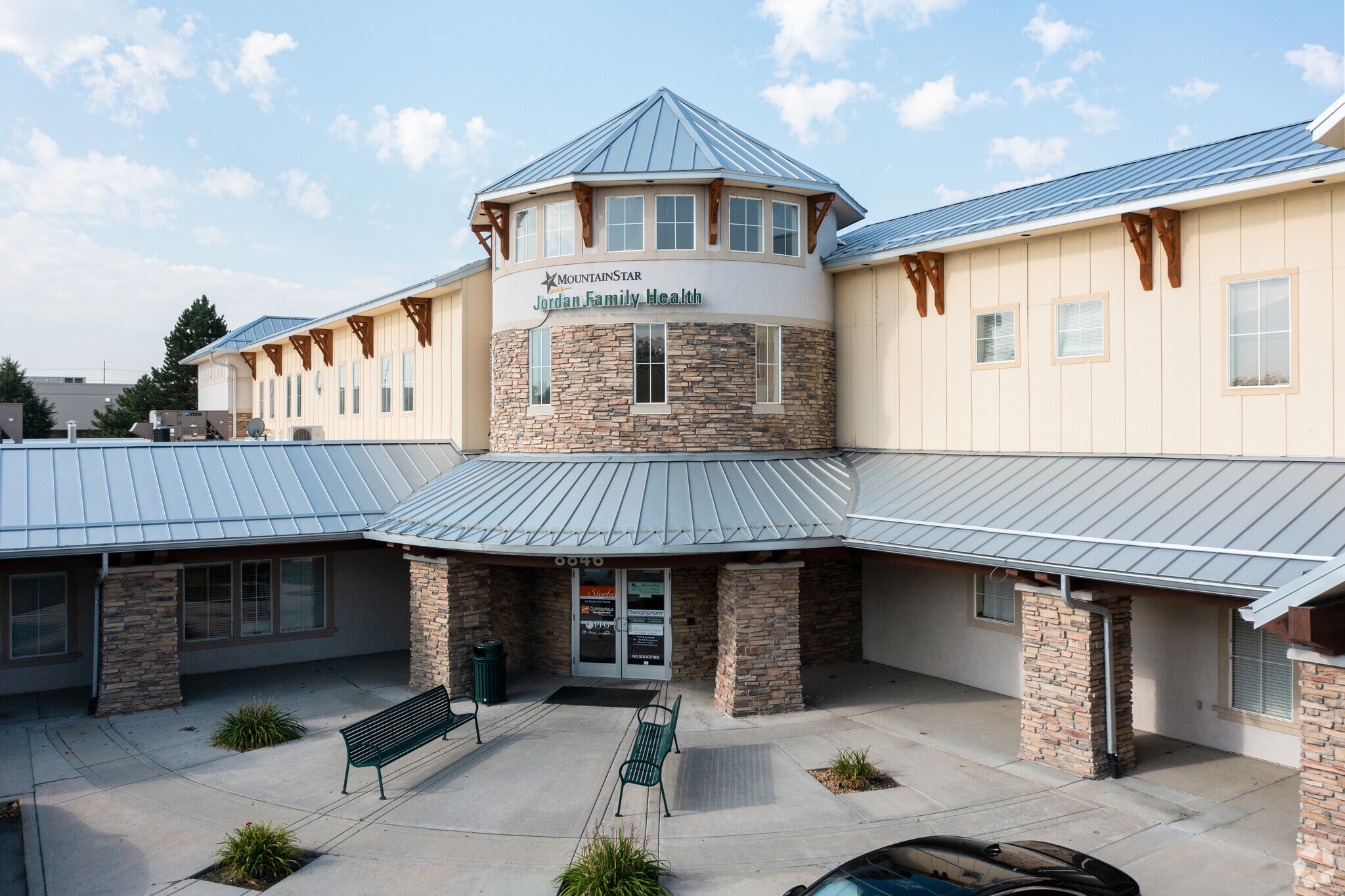 8846 S Redwood Rd, West Jordan, UT à vendre Photo principale- Image 1 de 20