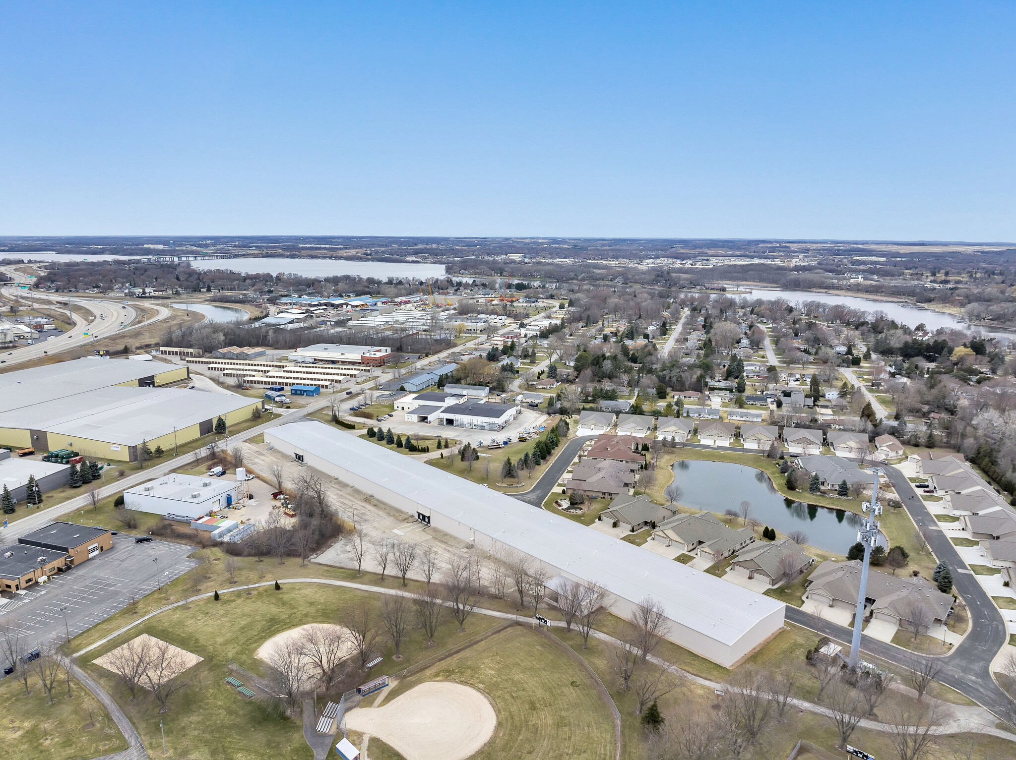 960 Valley Rd, Menasha, WI for lease Building Photo- Image 1 of 7