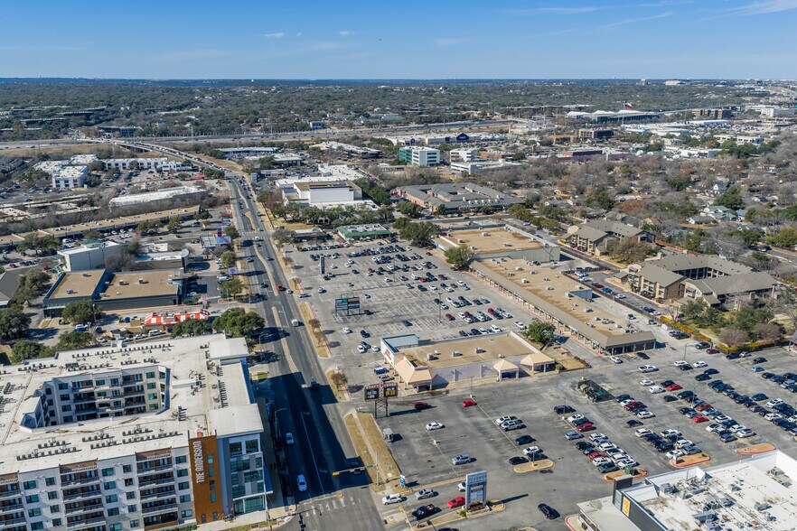 2900 Anderson Ln W, Austin, TX à louer - Photo du bâtiment - Image 2 de 3