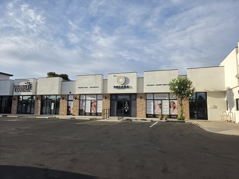 3246 E Indian School Rd, Phoenix, AZ for lease - Building Photo - Image 3 of 4