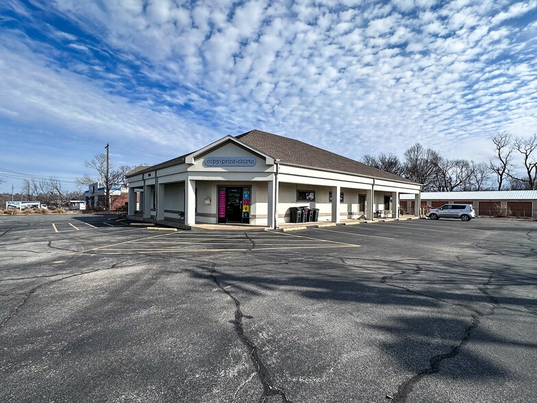 1206 N Walton Blvd, Bentonville, AR for lease - Building Photo - Image 1 of 5