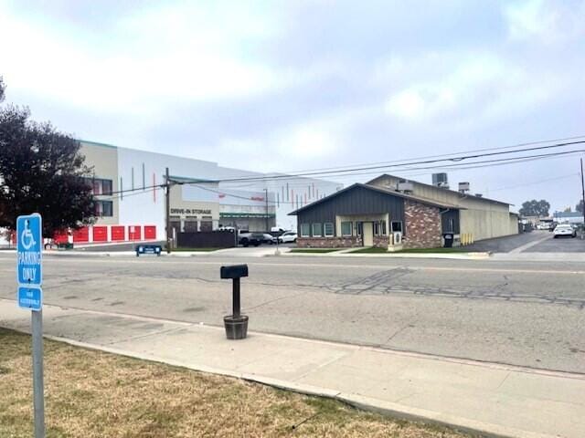 1910 Mineral King ave, Visalia, CA for sale - Primary Photo - Image 1 of 2