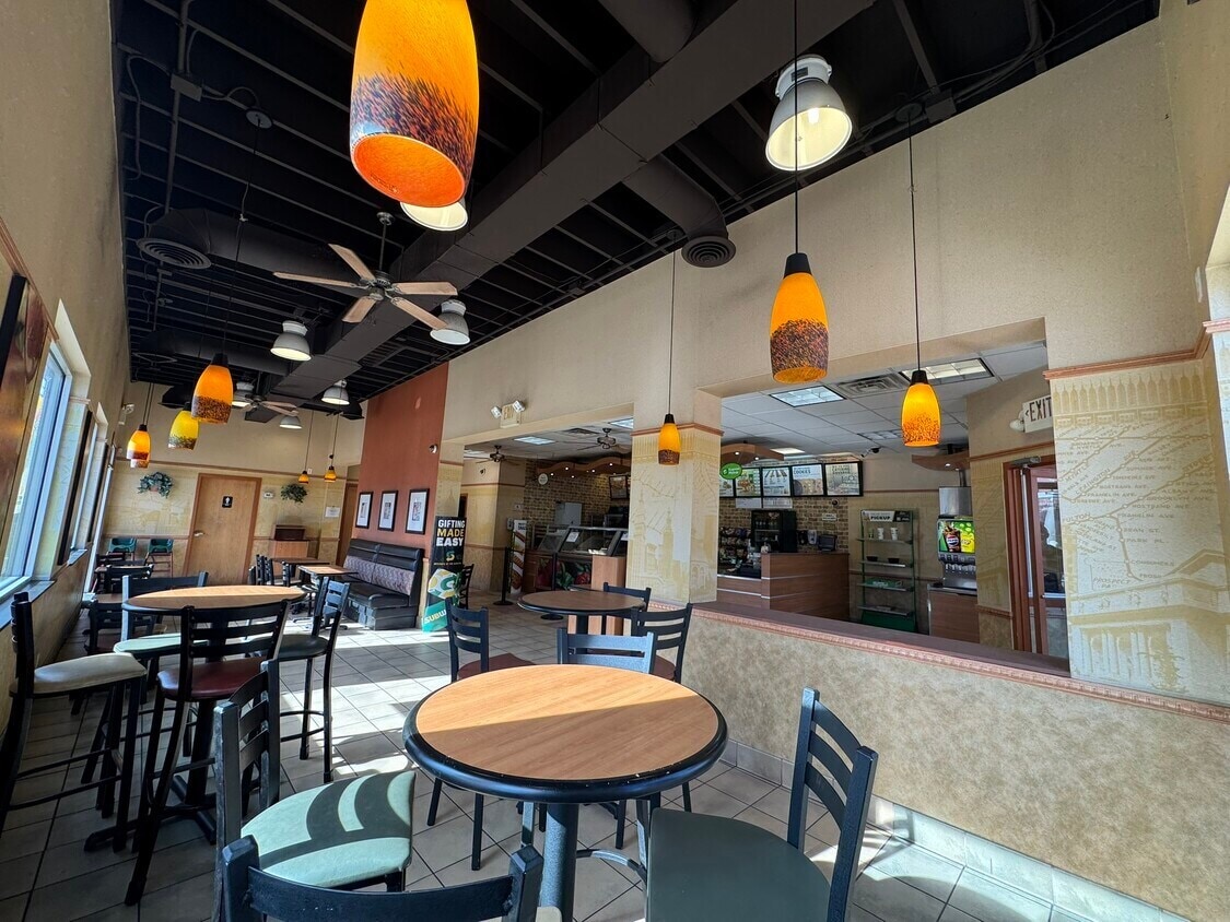 2253 S Grand Blvd, Saint Louis, MO for lease Interior Photo- Image 1 of 4