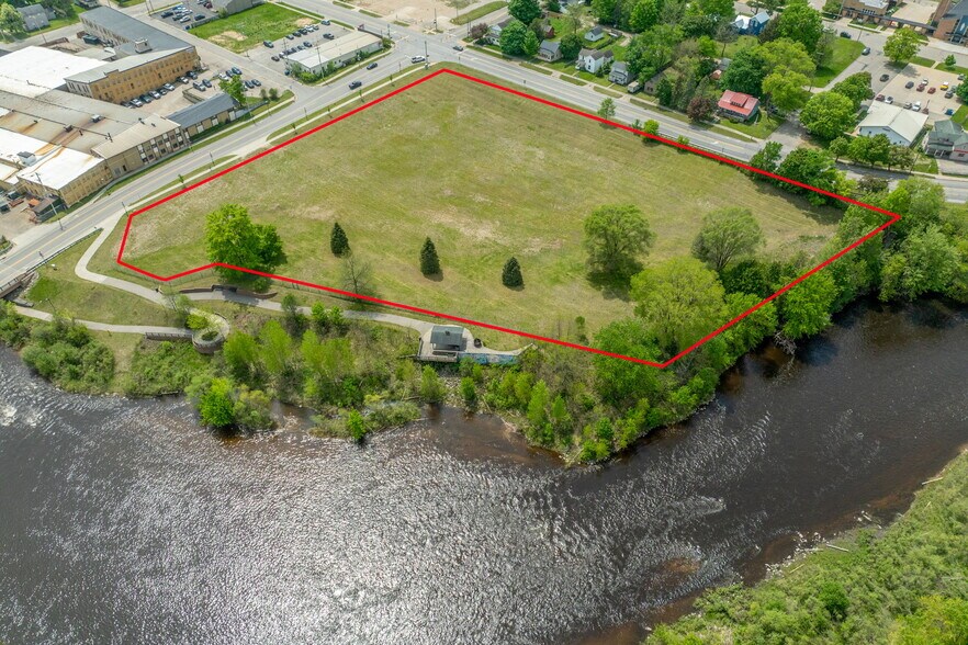 906 N State St, Big Rapids, MI à vendre - Photo du bâtiment - Image 2 de 12