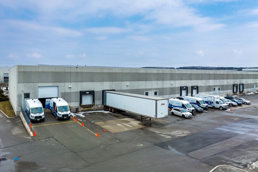 8695 Escarpment Way, Milton, ON for lease - Building Photo - Image 3 of 4