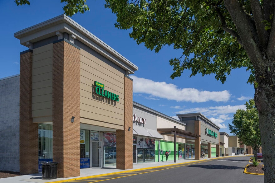 900-944 Carmans Rd, Massapequa, NY for lease - Building Photo - Image 3 of 8