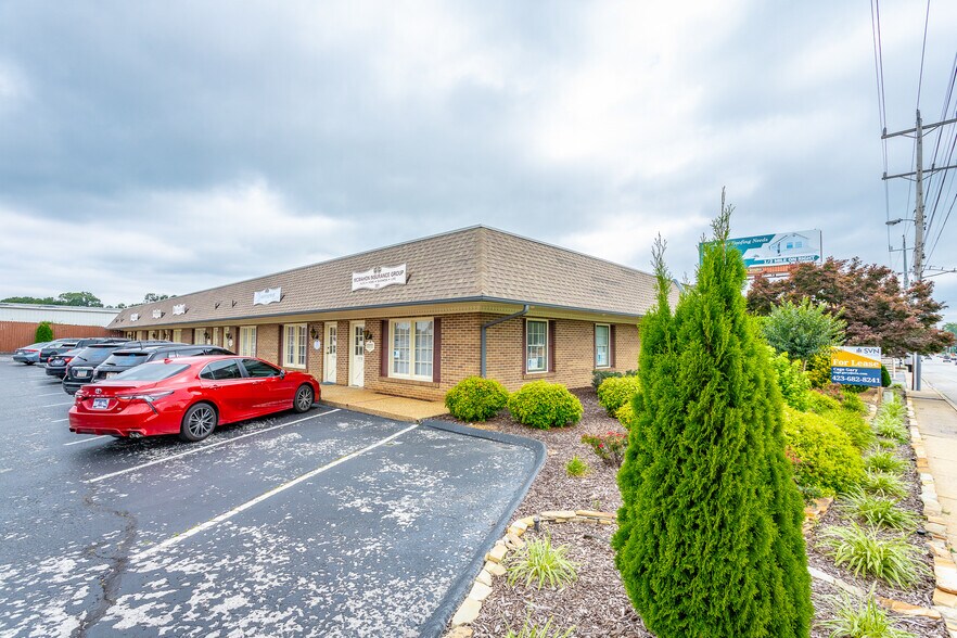 5811 Lee Hwy, Chattanooga, TN à louer - Photo principale - Image 1 de 9