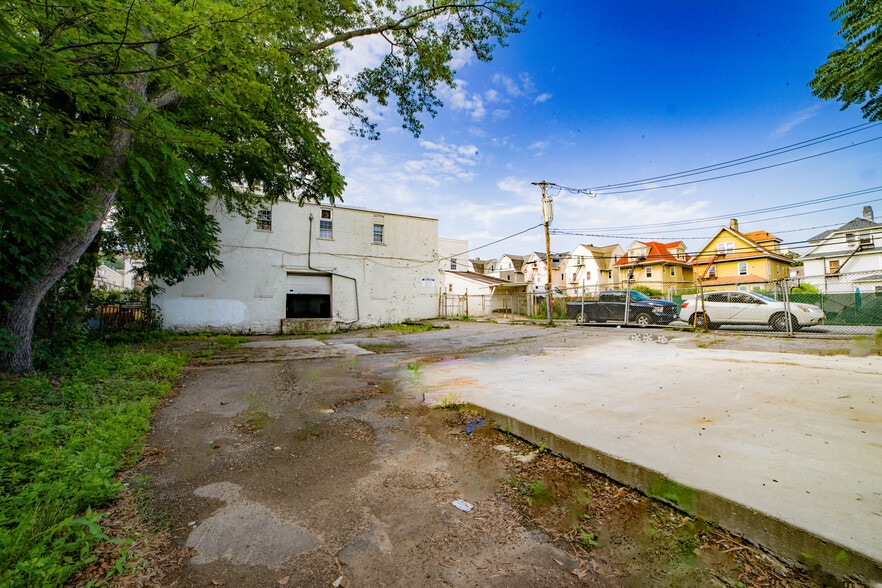 18 Morris Pl, Yonkers, NY à louer - Photo du bâtiment - Image 3 de 11
