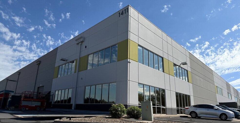 1411 S 47th Ave, Phoenix, AZ à louer - Photo du bâtiment - Image 1 de 3