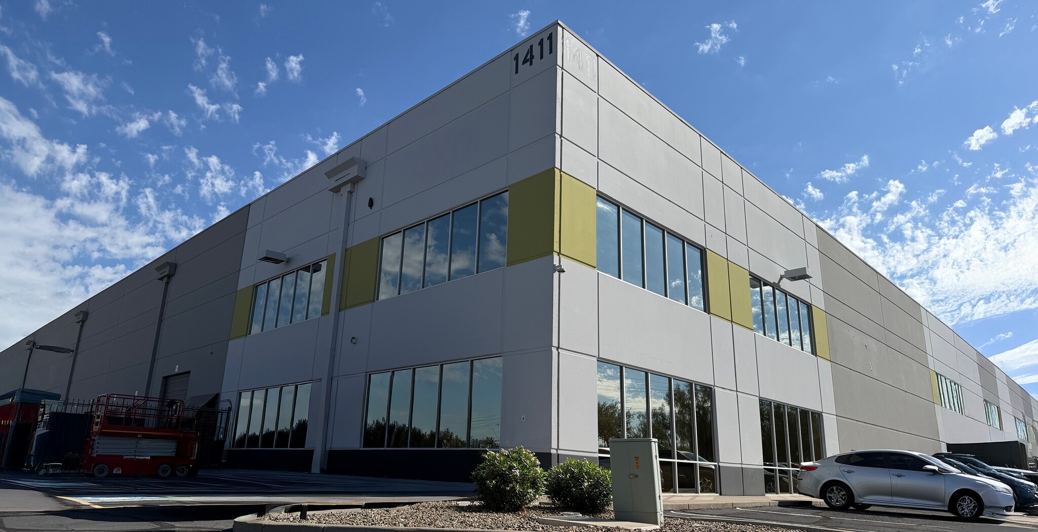 1411 S 47th Ave, Phoenix, AZ for lease Primary Photo- Image 1 of 4