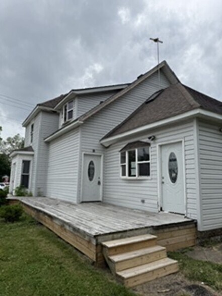 100 E Main St, Greenwood, IN à vendre - Photo du bâtiment - Image 1 de 7