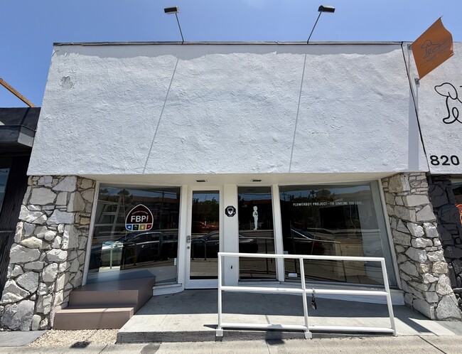 Plus de détails pour 816 Lincoln Blvd, Venice, CA - Commerce de détail à louer
