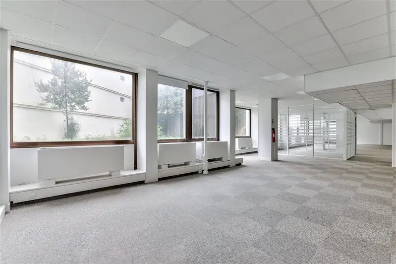 Bureau dans Saint-Cloud à louer - Photo du bâtiment - Image 3 de 6